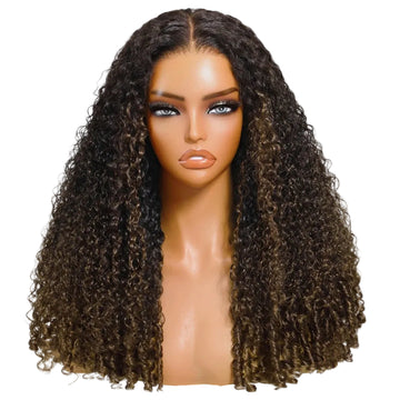MÉLANIA – Lace Closure Curly | Boucles définies & dégradé châtain lumineux